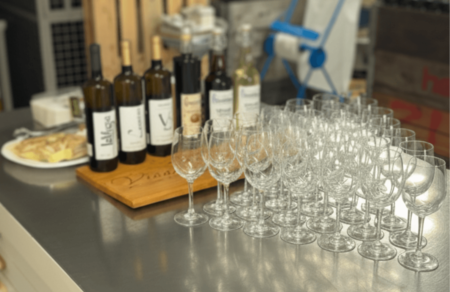 Preparación de cata en la bodega de Viña Carmina
